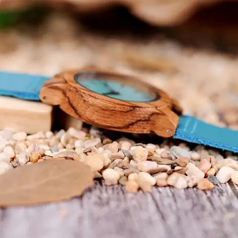 Armbanduhr aus Holz mit Quarz-Lederarmband