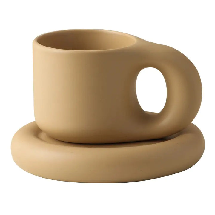 Handgemachte Tasse mit dickem Henkel